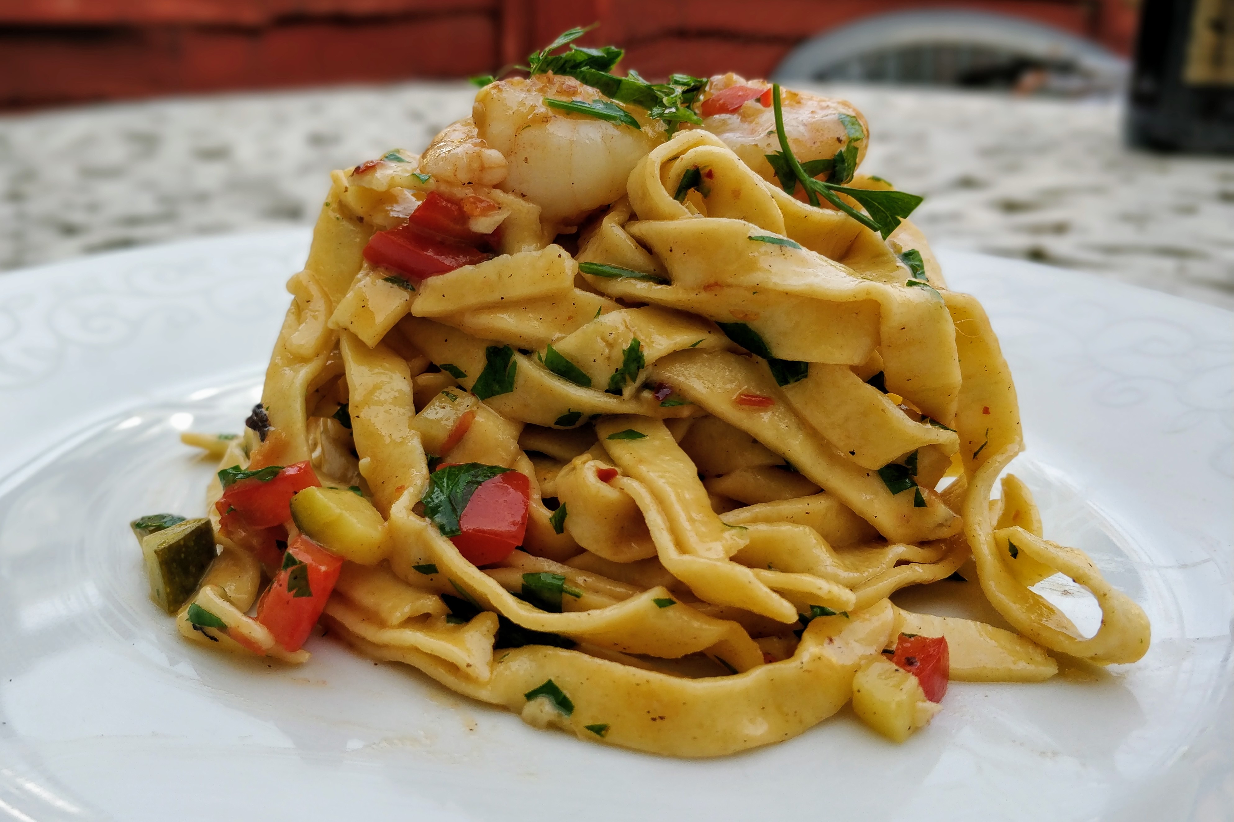 Tagliatelle with prawns in a white wine, butter and lemon
sauce